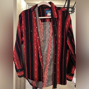 Men’s medium vintage Wrangler pearl snap shirt